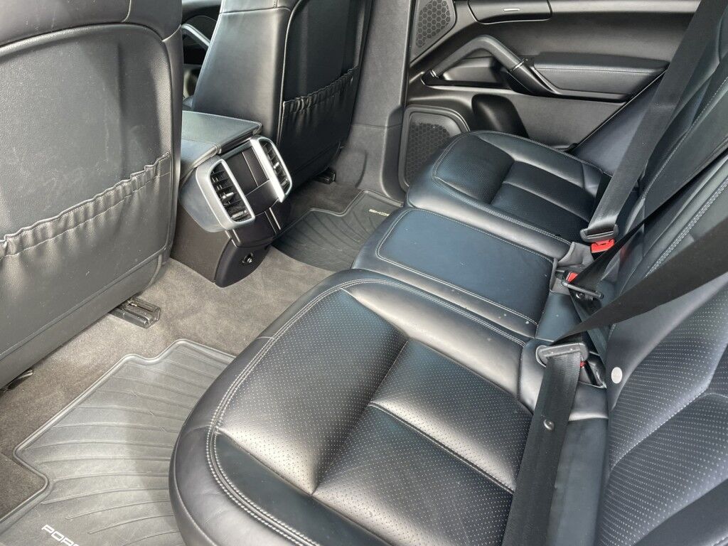 2017 Porsche Cayenne Platinum Edition~ONLINE FINANCE~CRUISE CONTROL~LEATHER SEATS~MOONROOF / SUNROOF~NAVIGATION Sarasota FL