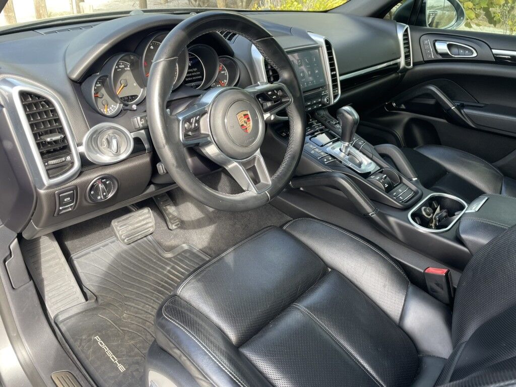 2017 Porsche Cayenne Platinum Edition~ONLINE FINANCE~CRUISE CONTROL~LEATHER SEATS~MOONROOF / SUNROOF~NAVIGATION Sarasota FL