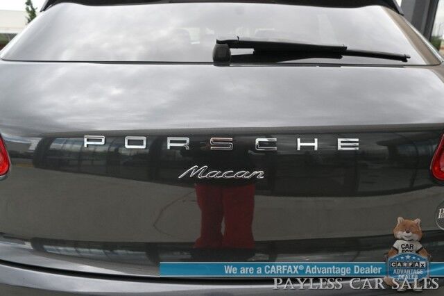 2017 Porsche Macan / AWD / Porsche Connect Plus / Power Leather & Alcantara Seats / Navigation / Lane Departure & Blind Spot Alert / Bluetooth / Backup Camera / Dual Climate Control / Power Liftgate / Keyless Entry / Only 47k Miles Anchorage AK