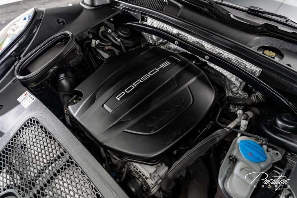 2017 Porsche Macan North Miami Beach FL