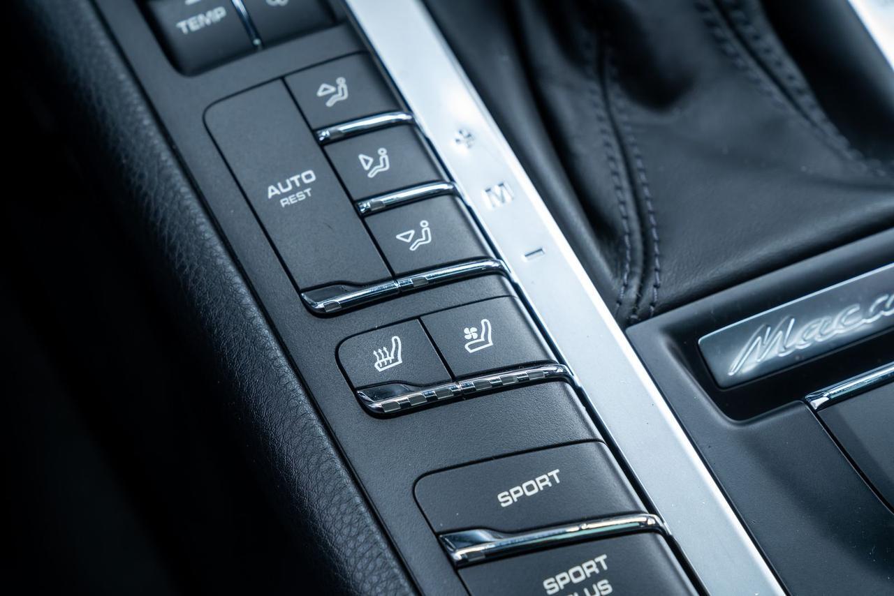 2017 Porsche Macan Turbo Premium Package Plus Carbon Fiber Interior Package Portland OR