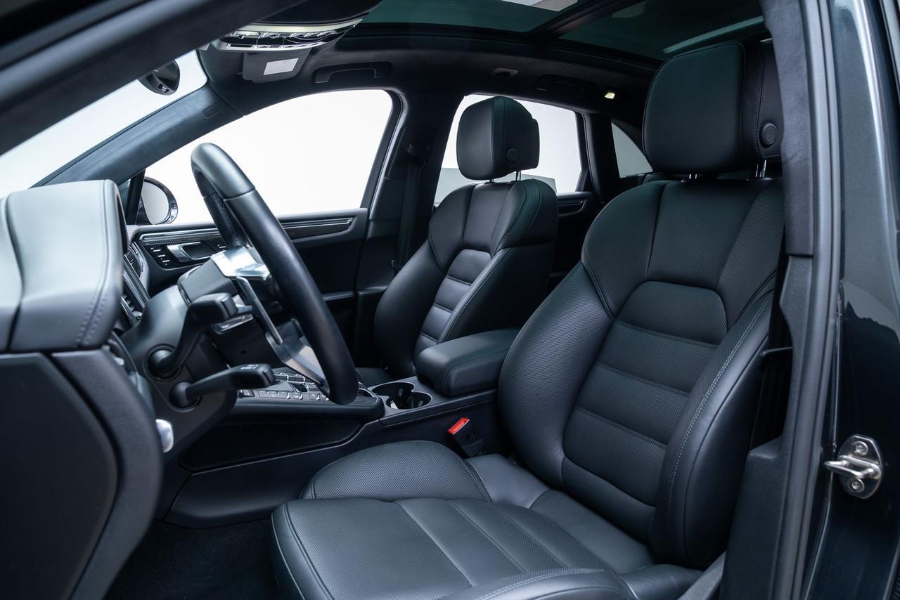 2017 Porsche Macan Turbo Premium Package Plus Carbon Fiber Interior Package Portland OR