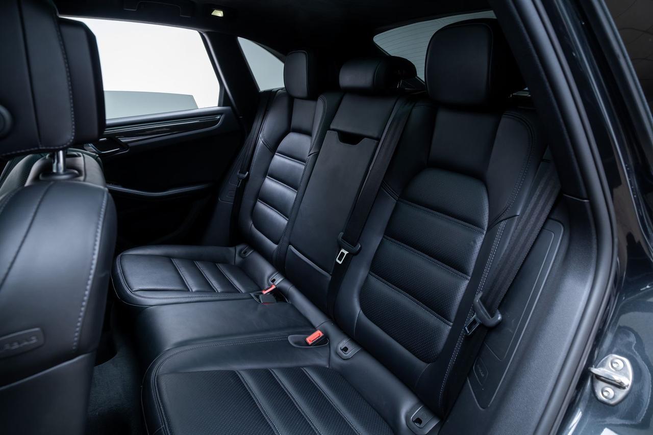 2017 Porsche Macan Turbo Premium Package Plus Carbon Fiber Interior Package Portland OR