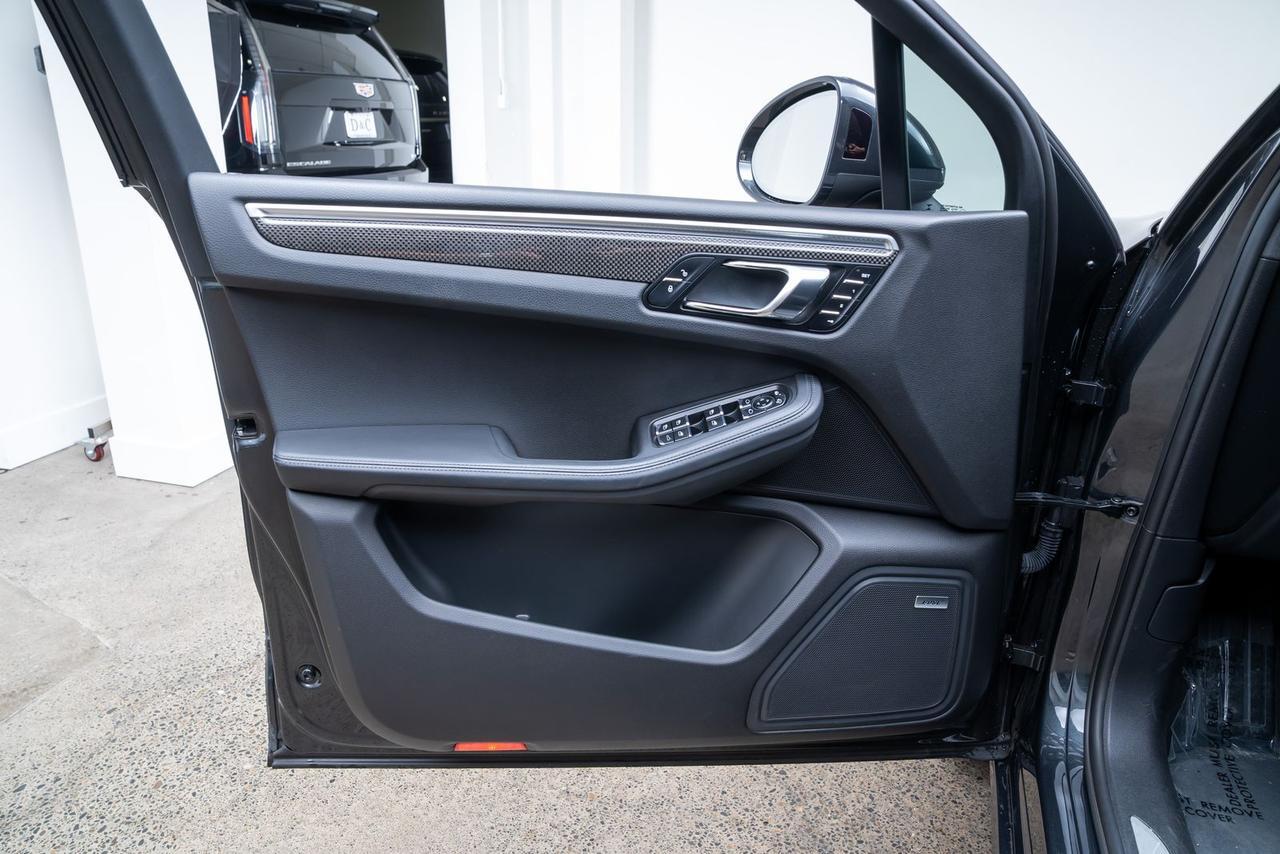 2017 Porsche Macan Turbo Premium Package Plus Carbon Fiber Interior Package Portland OR