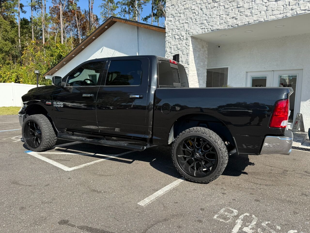 2017 RAM 1500 Big Horn 4x4 Crew Cab 5&apos;7&quot; Box