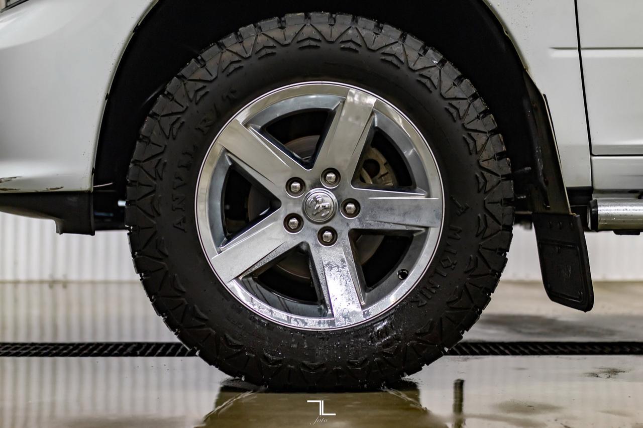 2017 Ram 1500 4x4 Crew Cab Black Express Red Deer AB