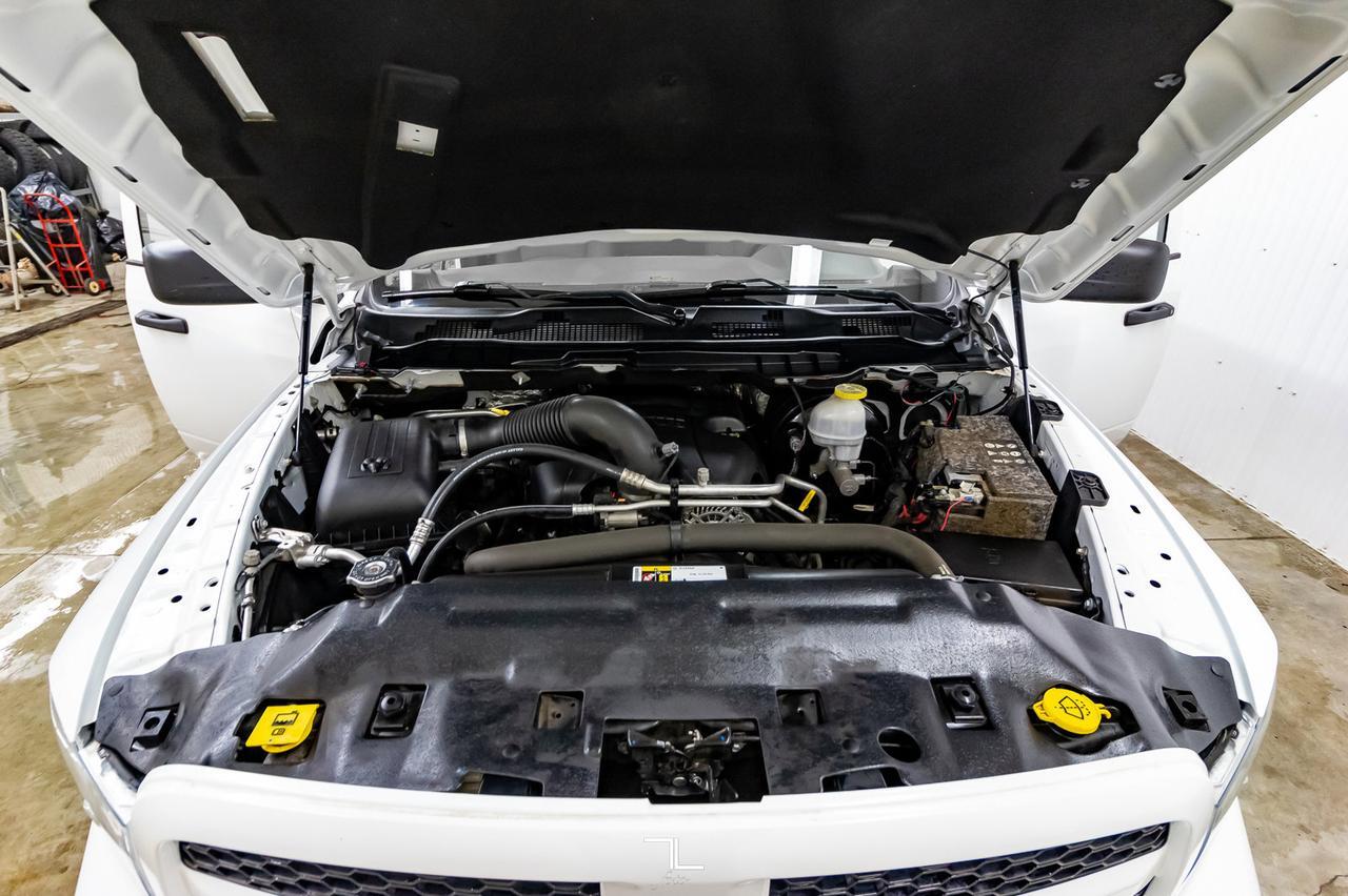 2017 Ram 1500 4x4 Crew Cab Black Express Red Deer AB