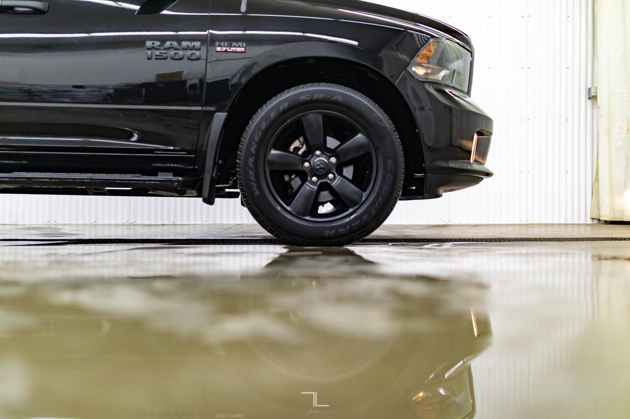 2017 Ram 1500 4x4 Crew Cab Express Red Deer AB