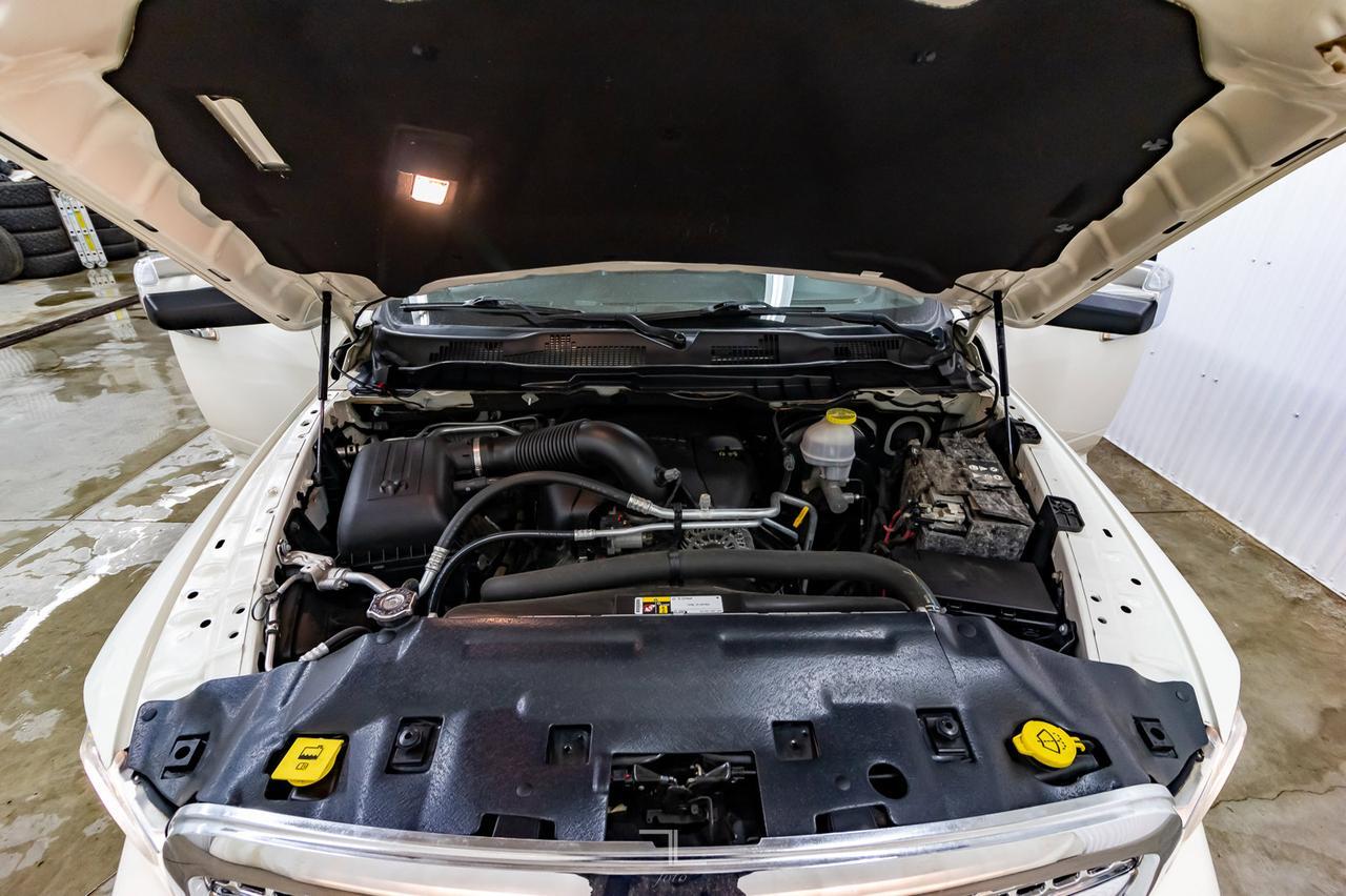 2017 Ram 1500 4x4 Crew Cab Laramie Leather Roof Nav Red Deer AB