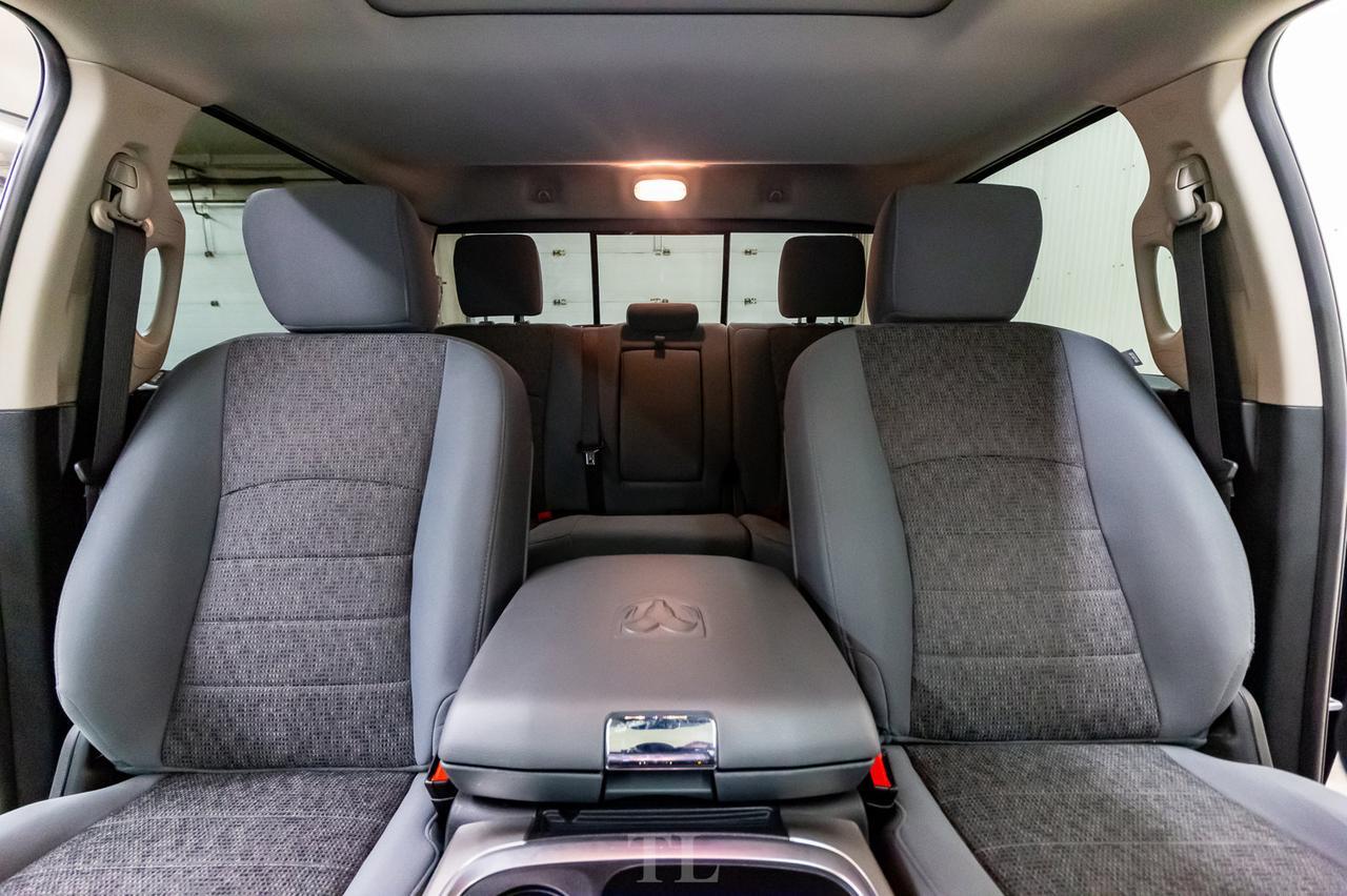 2017 Ram 1500 4x4 Crew Cab SLT Nav Roof Bcam Red Deer AB