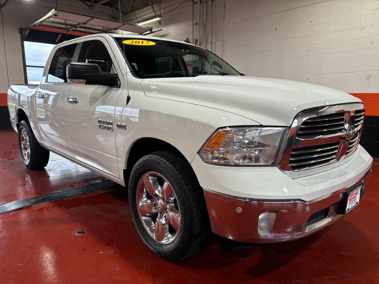 2017 Ram 1500 SLT photo 4