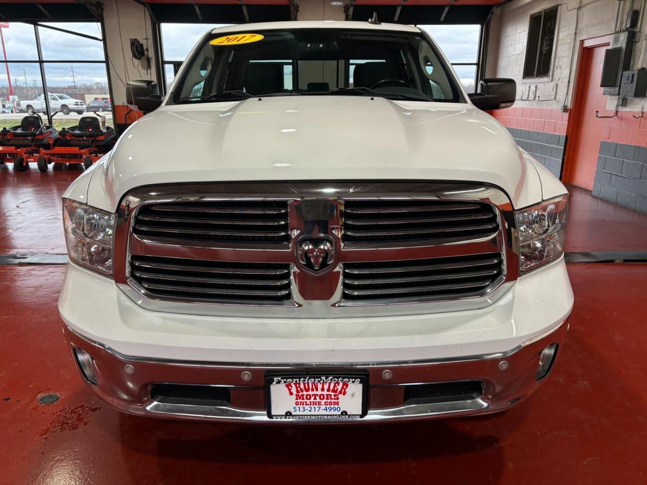 2017 Ram 1500 SLT photo 3