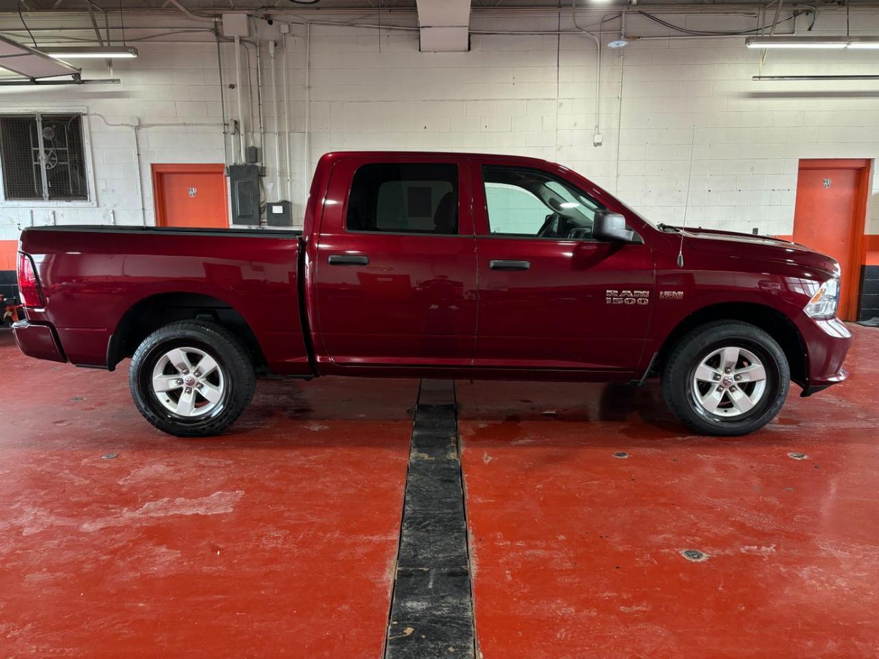 2017 Ram 1500 Express Crew Cab 4x4 5'7 Box