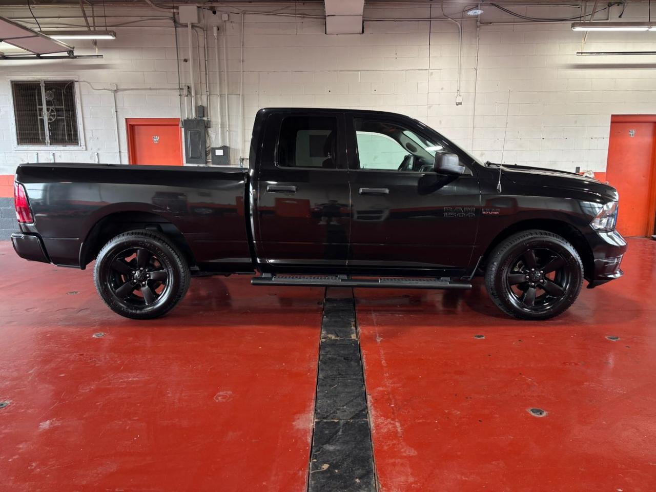 2017 RAM 1500 Express 4x4 Quad Cab 6'4's photo