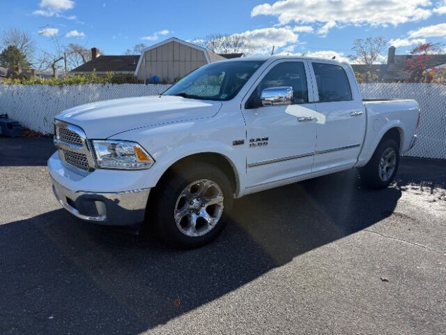 2017 Ram 1500 Laramie Crew Cab 4x4 5&apos;7 Box