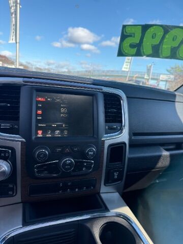 2017 Ram 1500 Laramie Crew Cab 4x4 5&apos;7 Box East Islip NY