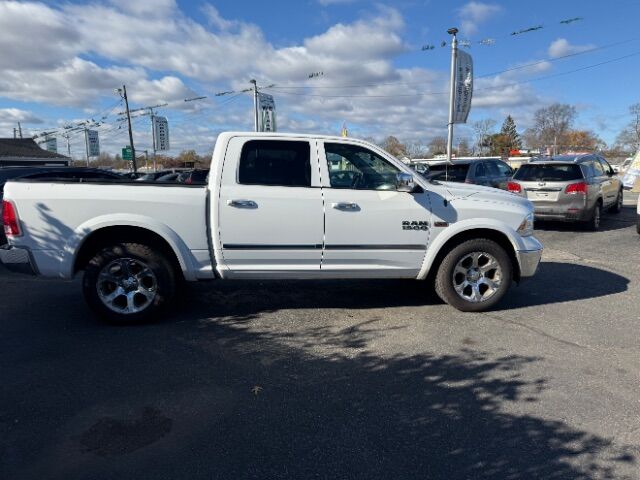 2017 Ram 1500 Laramie Crew Cab 4x4 5&apos;7 Box East Islip NY