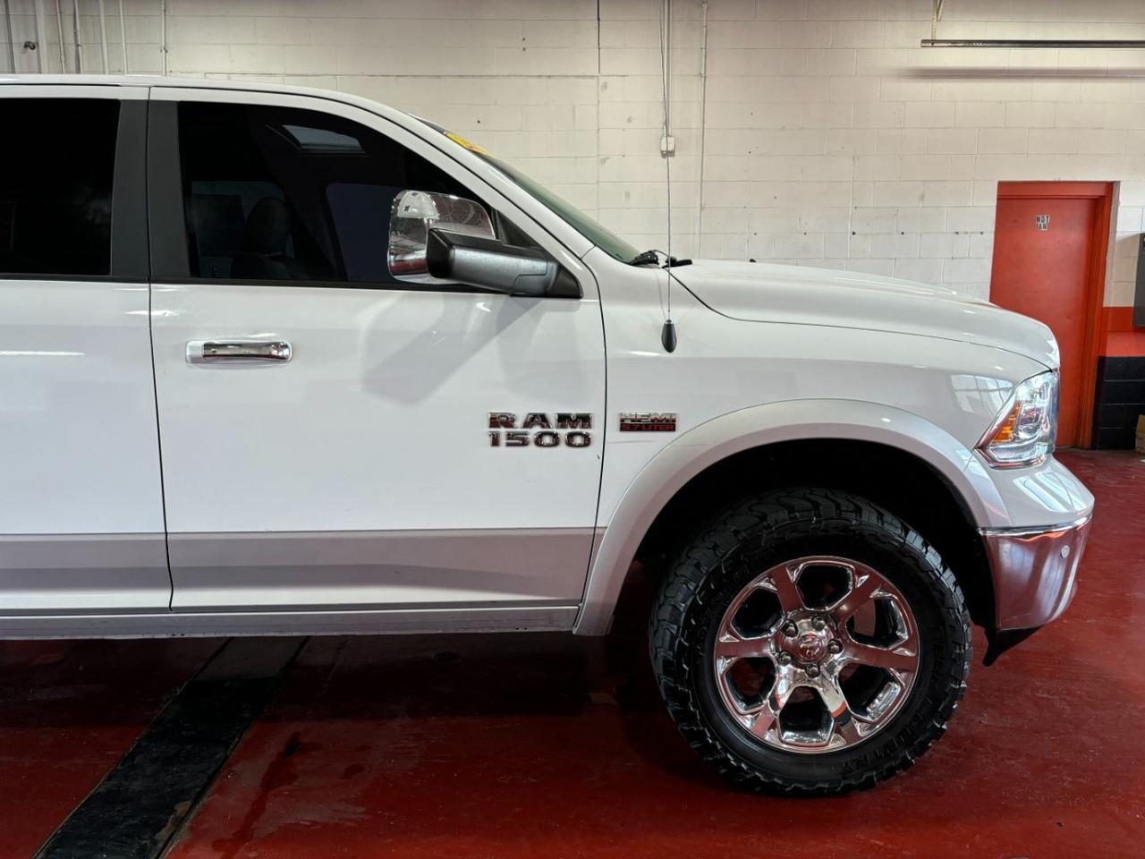 2017 Ram 1500 Laramie Crew Cab 4x4 6&apos;4 Box Franklin OH