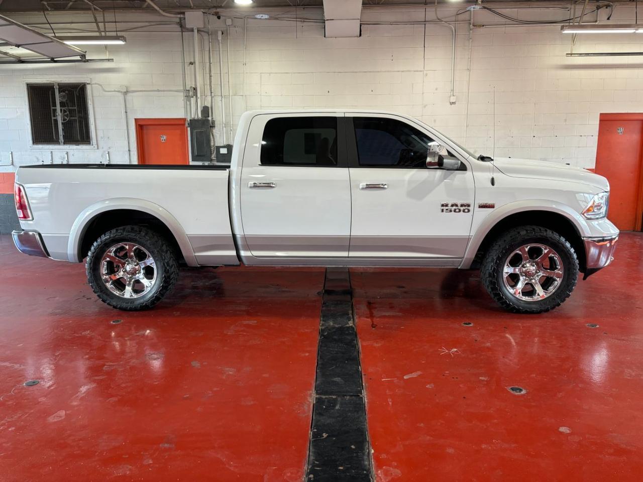 2017 Ram 1500 Laramie Crew Cab 4x4 6&apos;4 Box Franklin OH