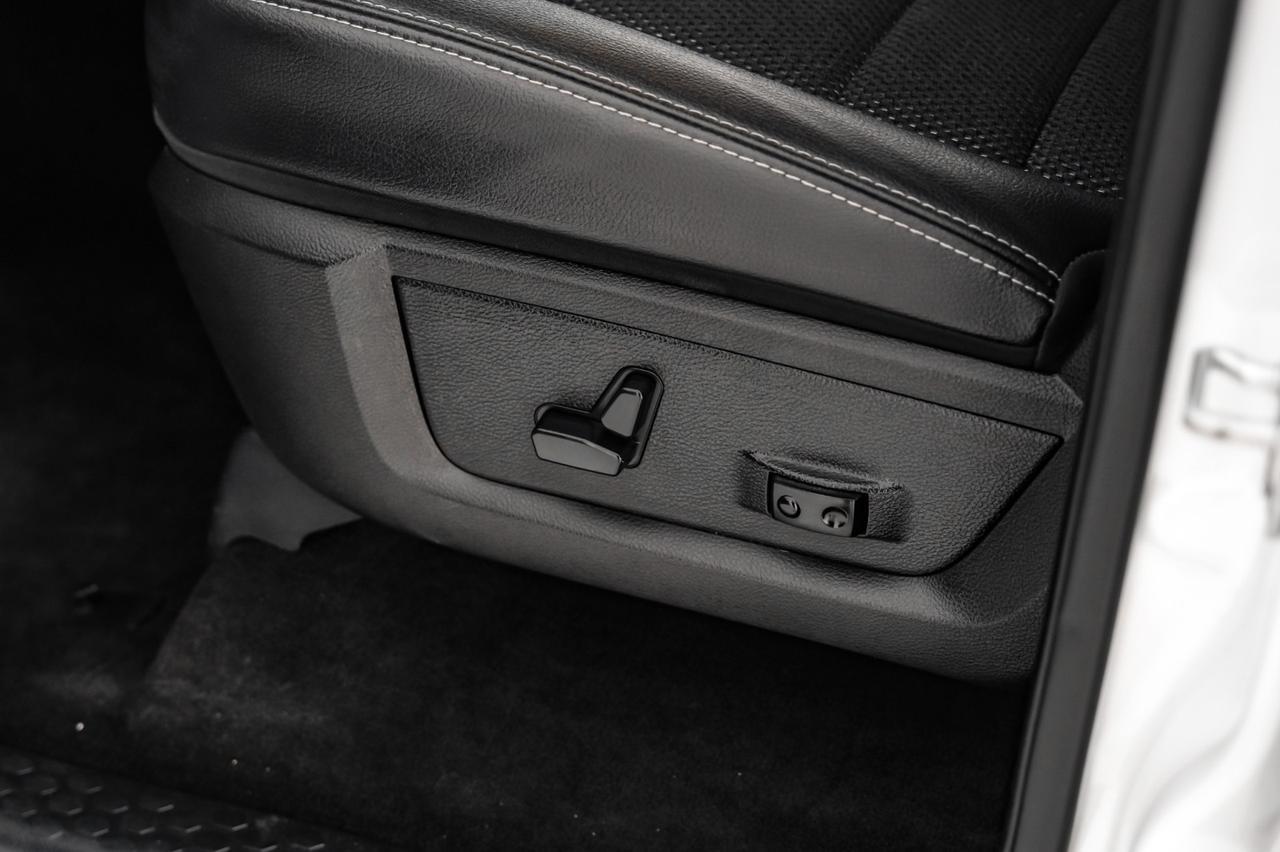 2017 Ram 1500 NIGHT EDITION CREW CAB 4WD 5.7L HEMI AUTOMATIC REAR CAMERA KEYLESS START TOW HITCH RUNNING BOARDS Carrollton TX