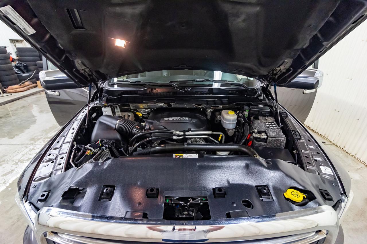 2017 Ram 2500 4x4 Crew Cab Limited Longbox HEMI Leather Nav BCam Red Deer AB