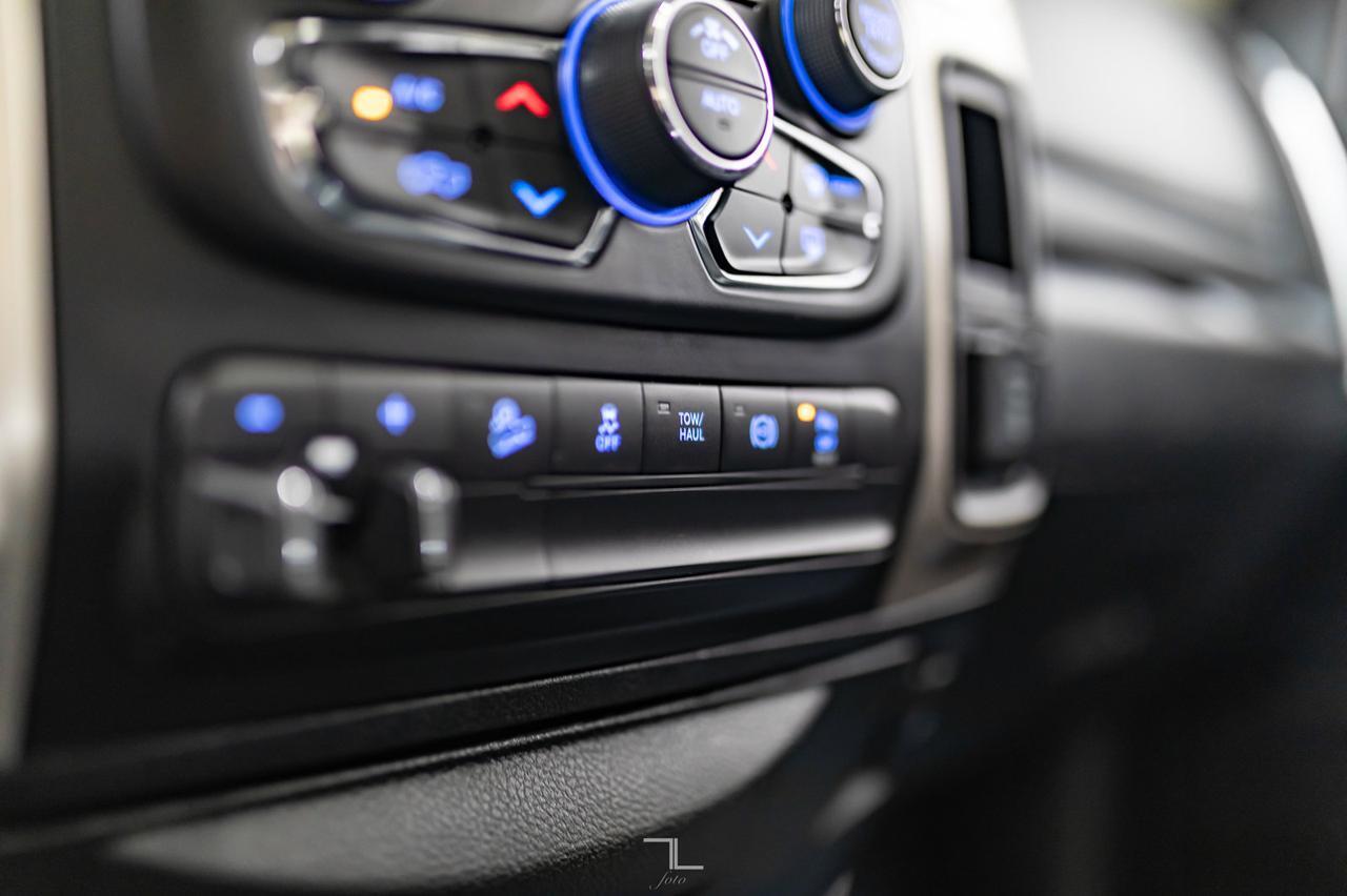 2017 Ram 2500 4x4 Crew Cab SLT Diesel Roof BCam Red Deer AB