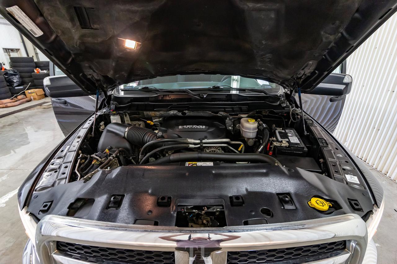 2017 Ram 2500 4x4 Crew Cab SLT HEMI Bcam Red Deer AB