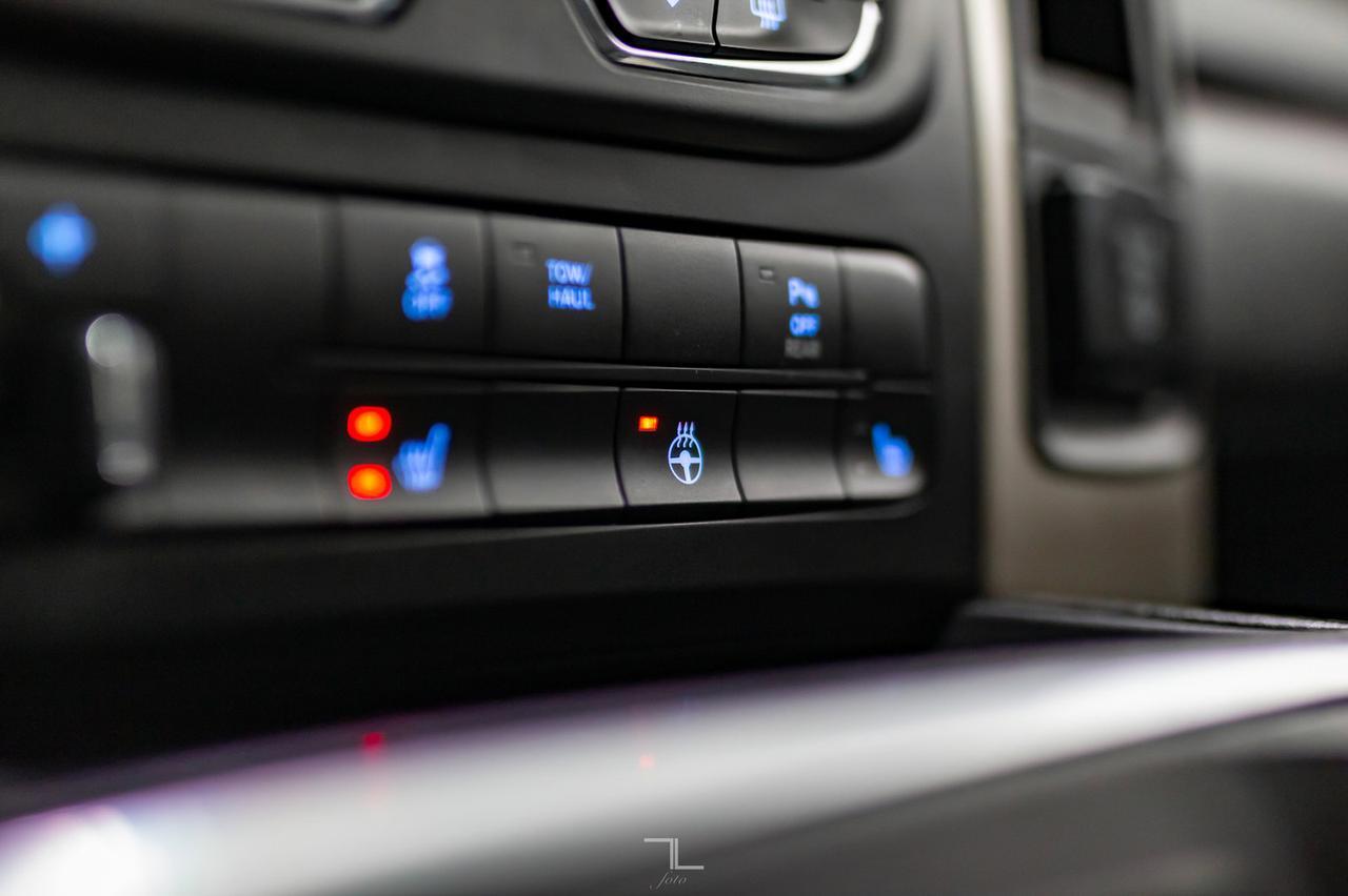 2017 Ram 2500 4x4 Crew Cab SLT HEMI Nav Roof BCam Red Deer AB