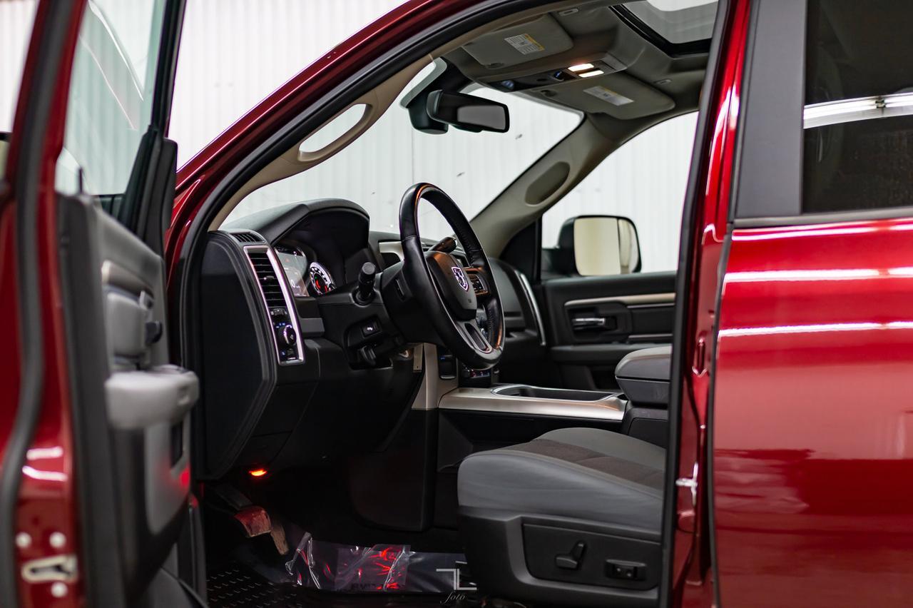 2017 Ram 2500 4x4 Crew Cab SLT HEMI Nav Roof BCam Red Deer AB