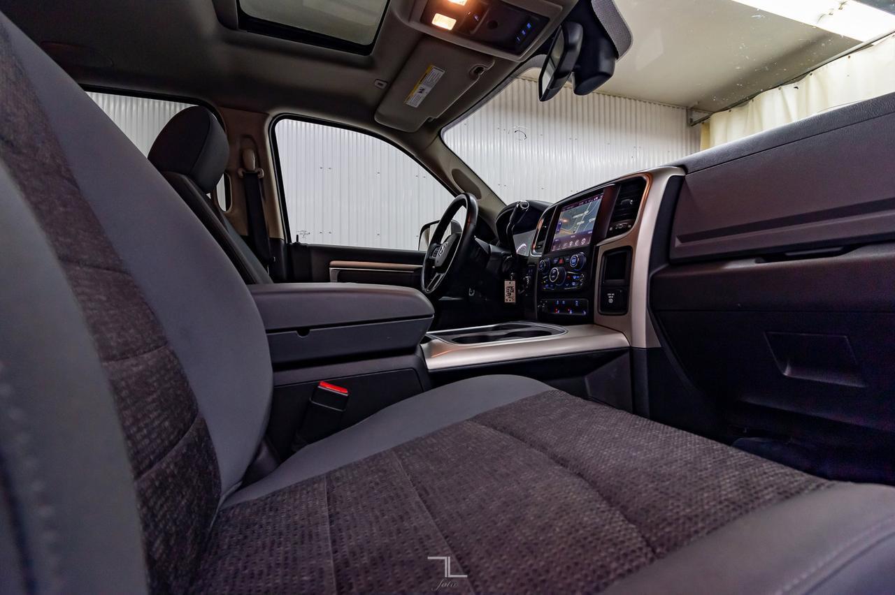 2017 Ram 2500 4x4 Crew Cab SLT HEMI Nav Roof BCam Red Deer AB