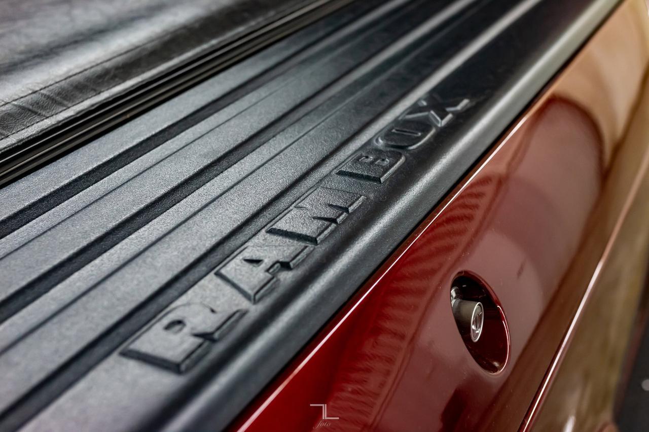 2017 Ram 2500 4x4 Crew Cab SLT HEMI Nav Roof BCam Red Deer AB