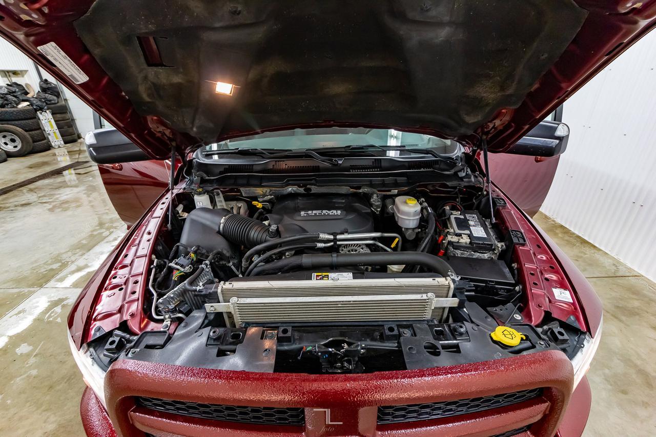 2017 Ram 2500 4x4 Crew Cab SLT HEMI Nav Roof BCam Red Deer AB