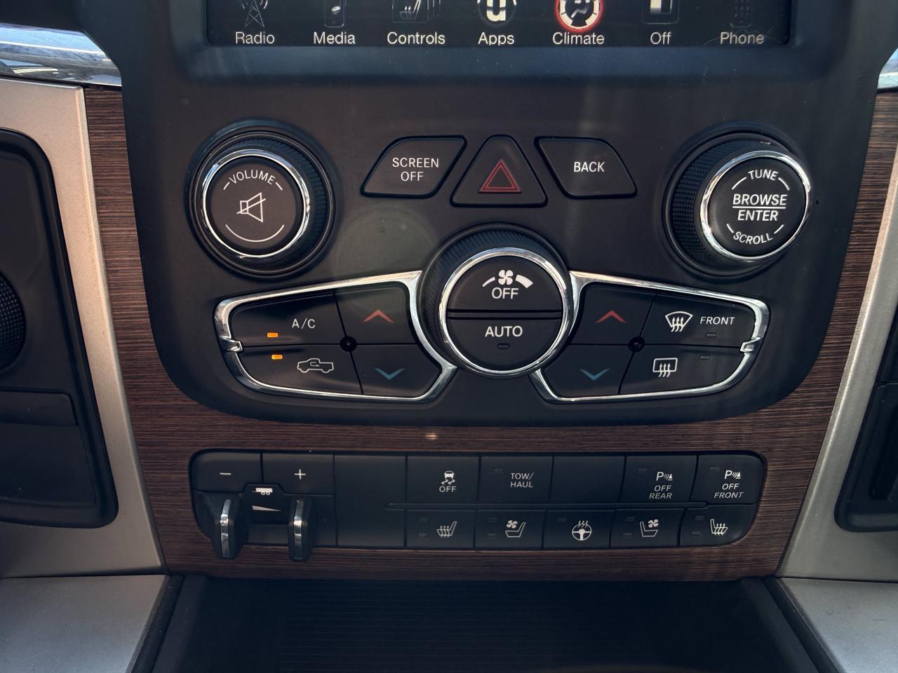 2017 Ram 2500 Laramie Crew Cab 4x4 | HEMI V8 | Sport Appearance | 20IN Black Wheels | Heated Vented Leather | NAV Redwater AB