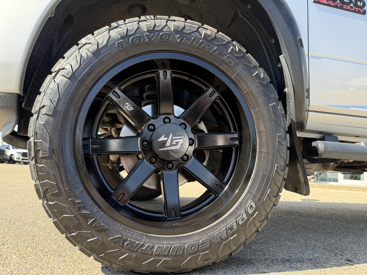 2017 Ram 2500 Laramie Crew Cab 4x4 | HEMI V8 | Sport Appearance | 20IN Black Wheels | Heated Vented Leather | NAV Redwater AB
