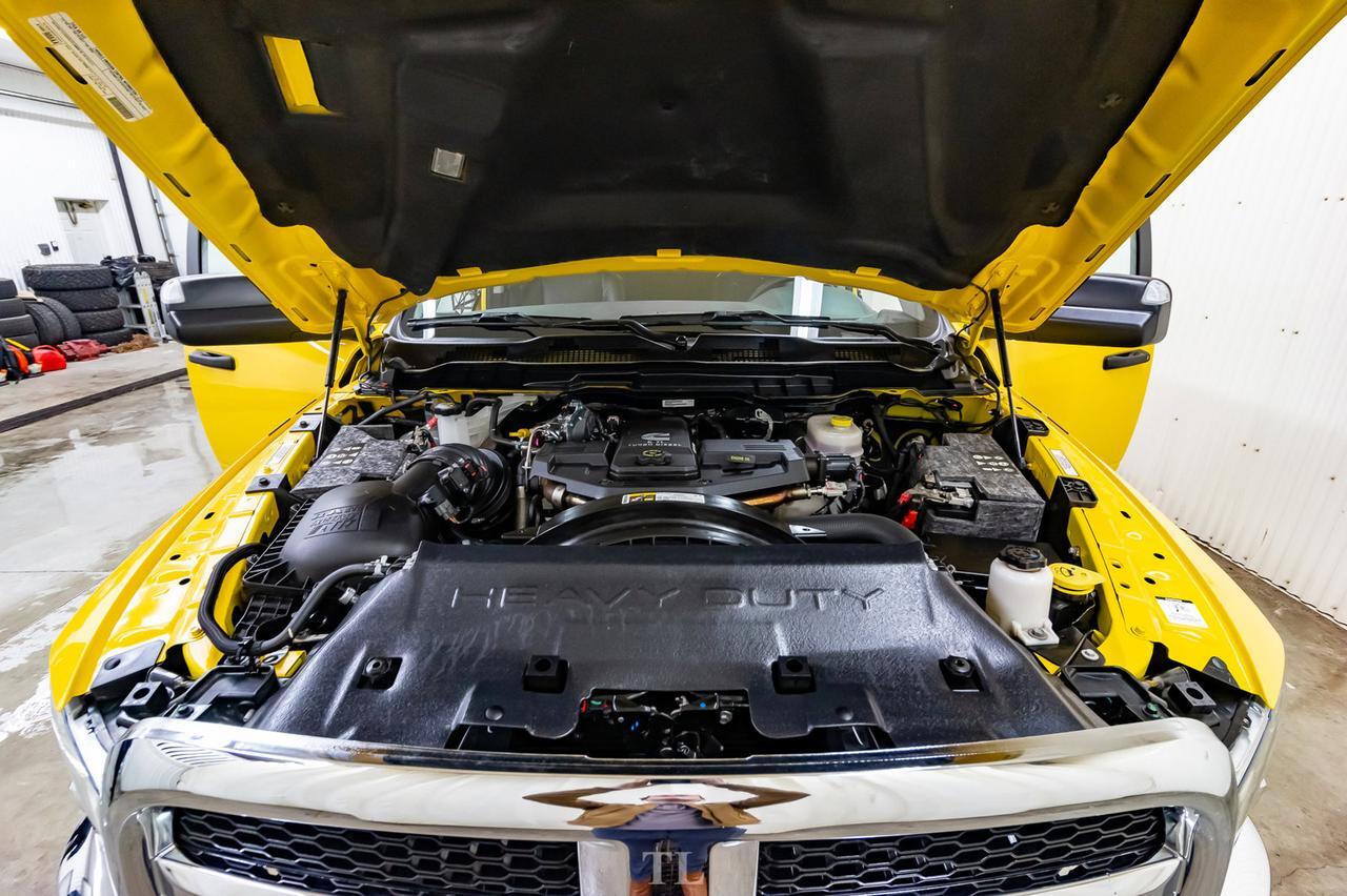 2017 Ram 3500 4x4 Crew Cab SLT Diesel Level Kit Leather Nav BCam Red Deer AB