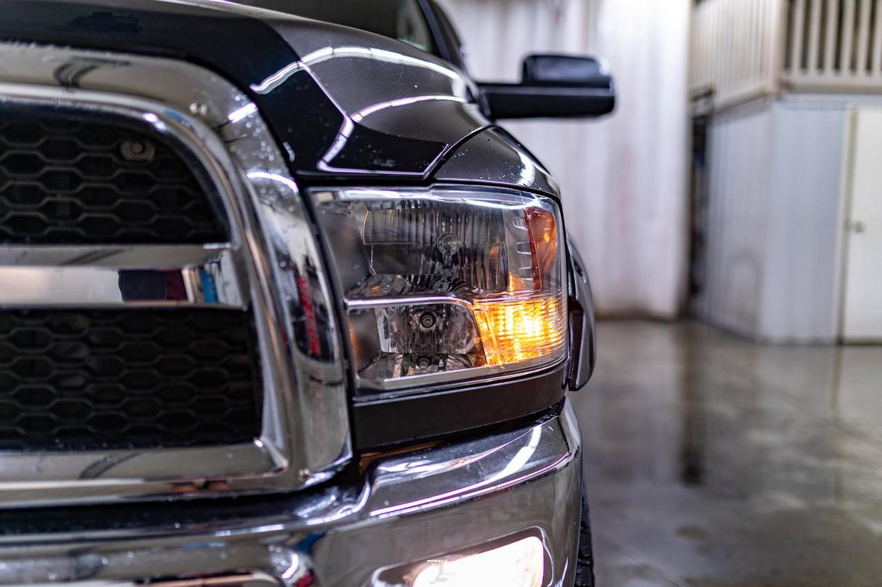 2017 Ram 3500 4x4 Crew Cab SLT Diesel Manual Lift BCam Red Deer AB