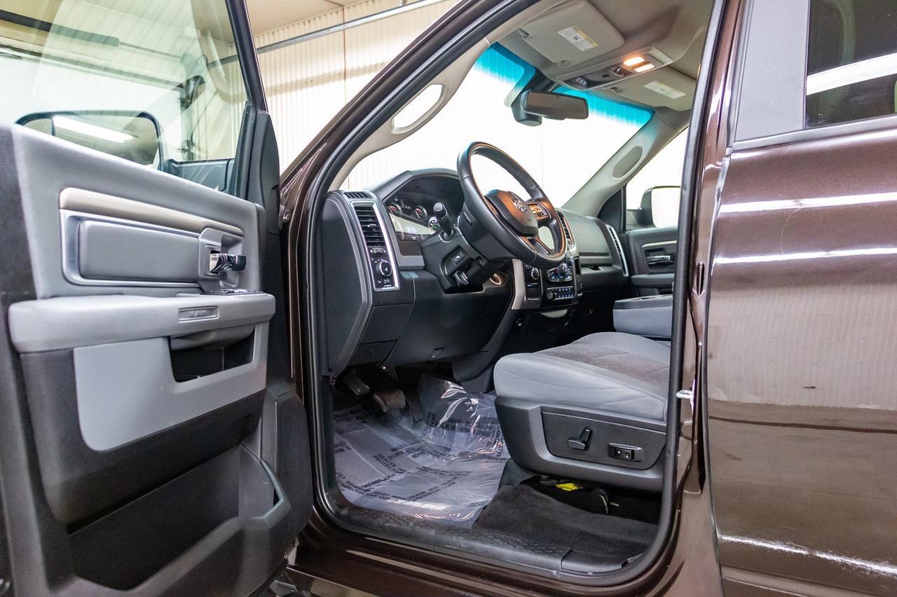 2017 Ram 3500 4x4 Crew Cab SLT Dually Diesel Nav AISIN Red Deer AB