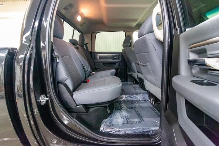 2017 Ram 3500 4x4 Crew Cab SLT Dually Diesel Red Deer AB 2017 Ram 3500 4x4 Crew Cab SLT Dually Diesel Red Deer AB