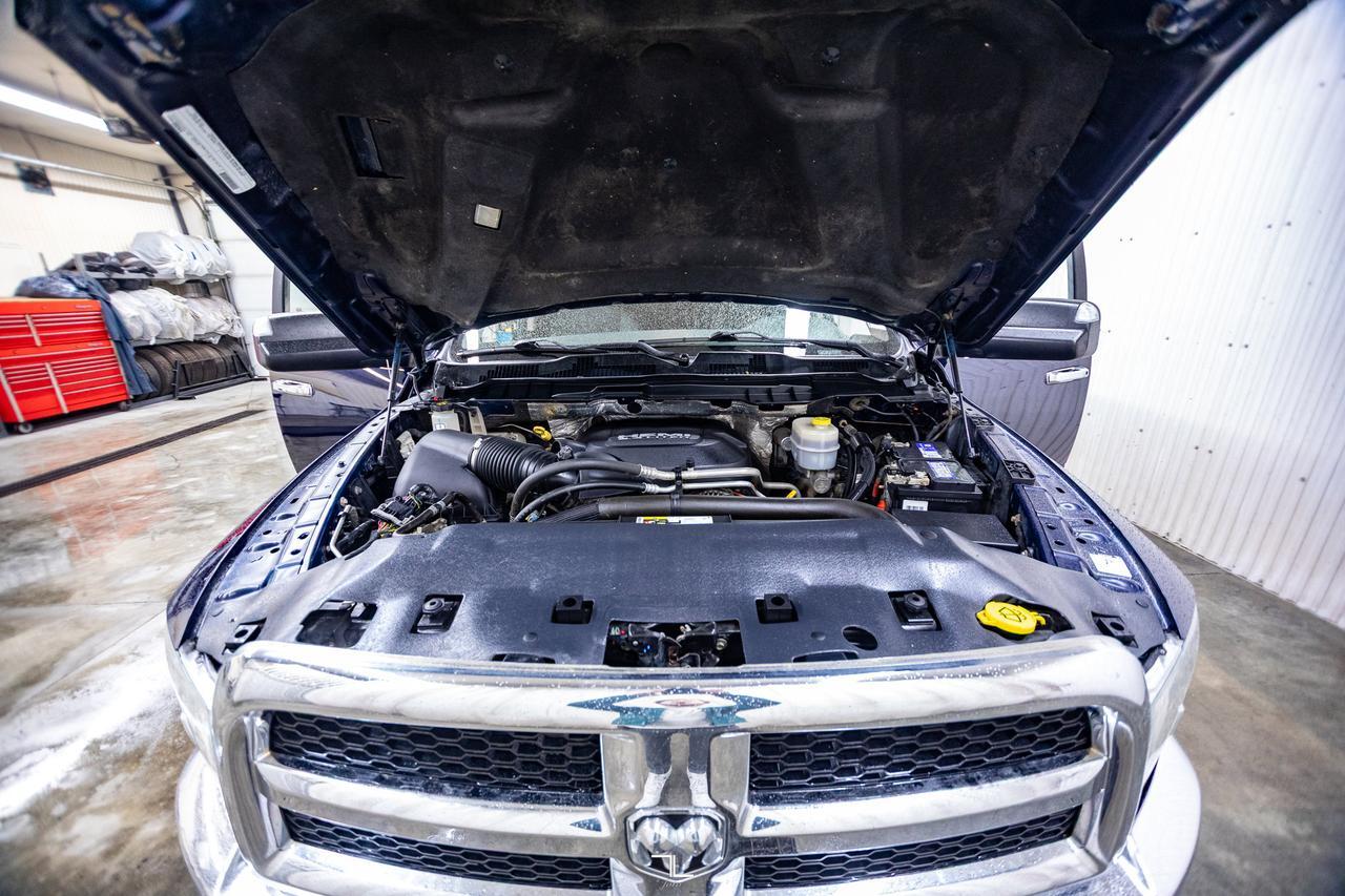 2017 Ram 3500 4x4 Crew Cab SLT Longbox HEMI BCam Red Deer AB