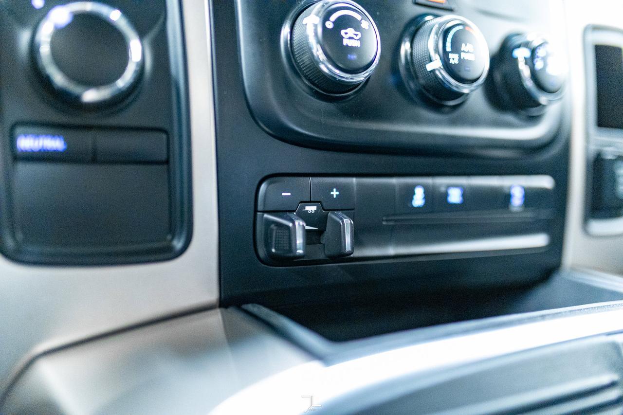 2017 Ram 3500 4x4 Crew Cab SLT Longbox HEMI BCam Red Deer AB