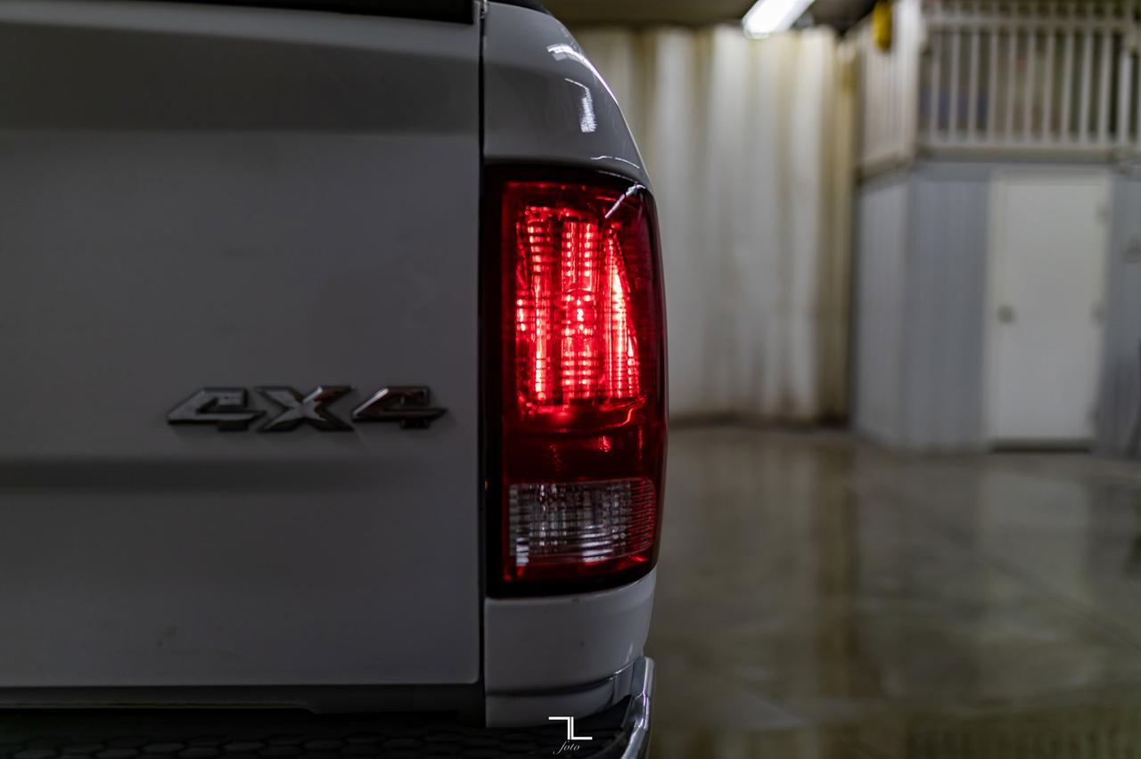 2017 Ram 3500 4x4 Crew Cab SLT Longbox HEMI BCam Red Deer AB