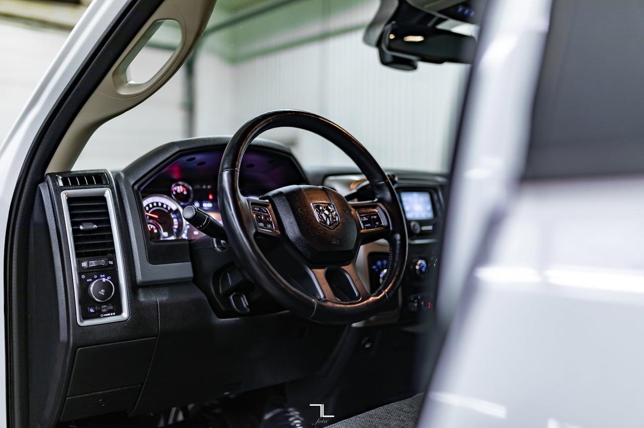 2017 Ram 3500 4x4 Crew Cab SLT Longbox HEMI BCam Red Deer AB