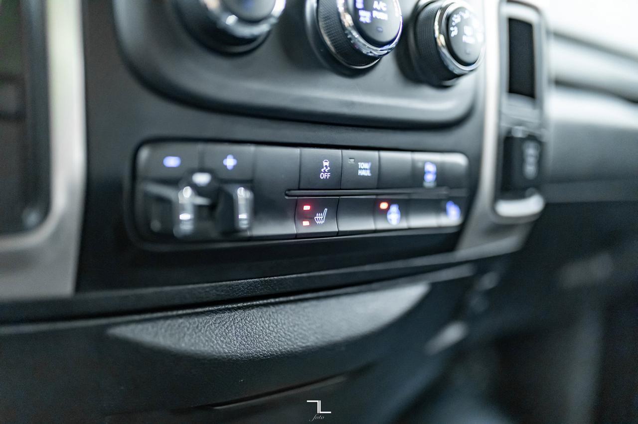 2017 Ram 3500 4x4 Crew Cab SLT Longbox HEMI BCam Red Deer AB