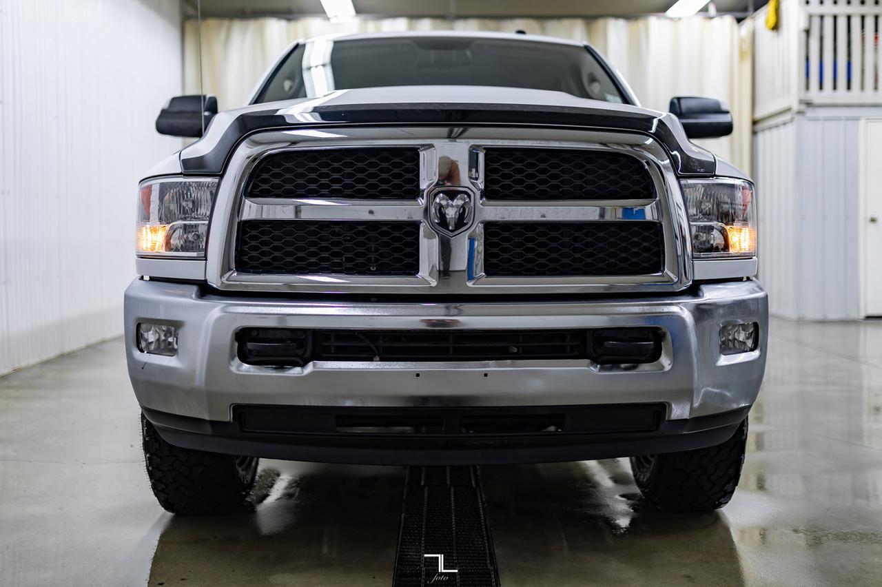 2017 Ram 3500 4x4 Crew Cab SLT Longbox HEMI BCam Red Deer AB