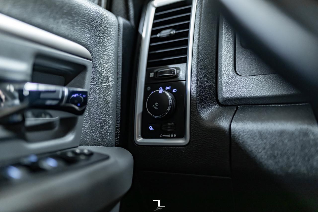 2017 Ram 3500 4x4 Crew Cab SLT Longbox HEMI BCam Red Deer AB