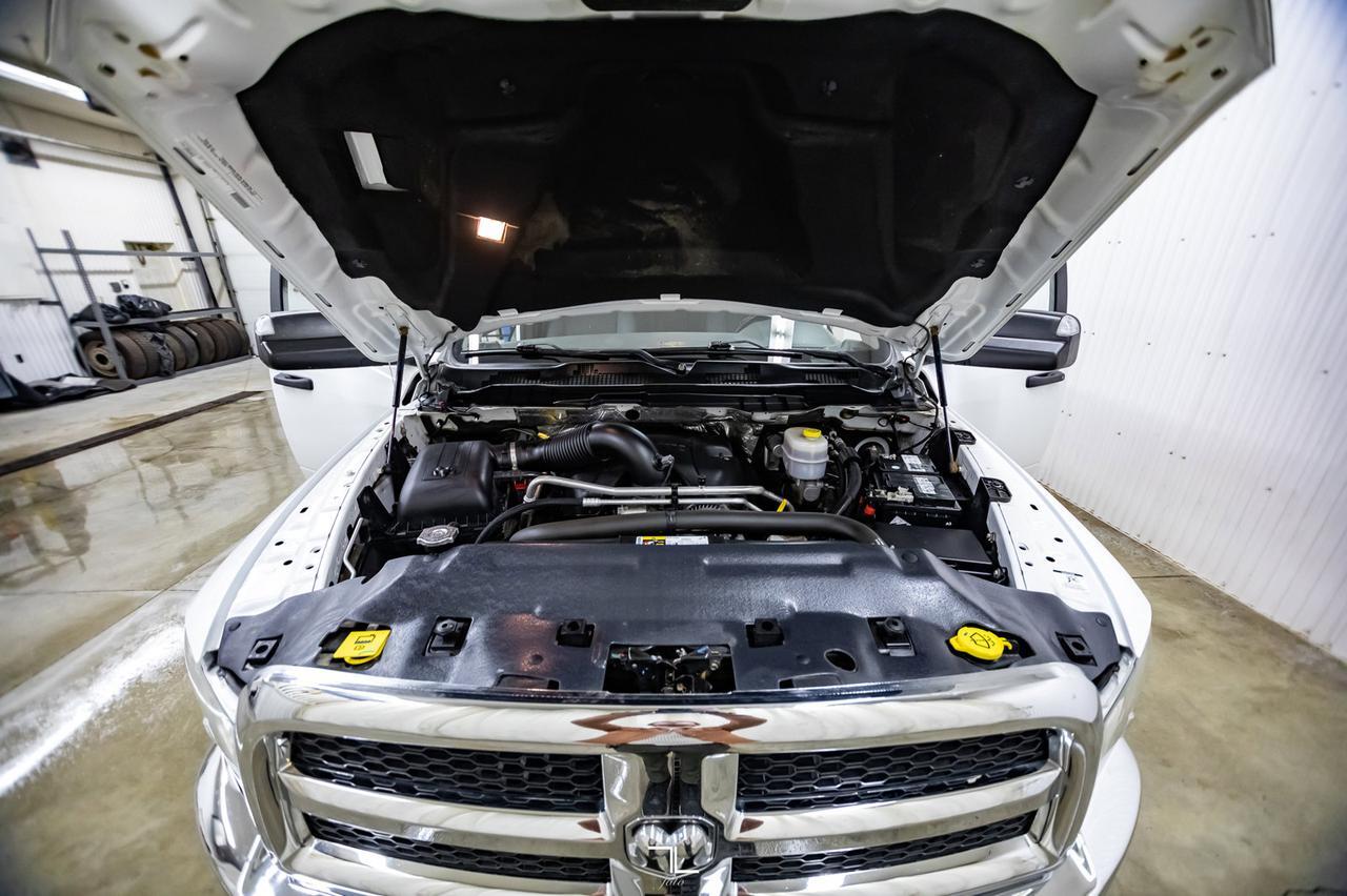 2017 Ram 3500 4x4 Crew Cab SLT Longbox HEMI BCam Red Deer AB