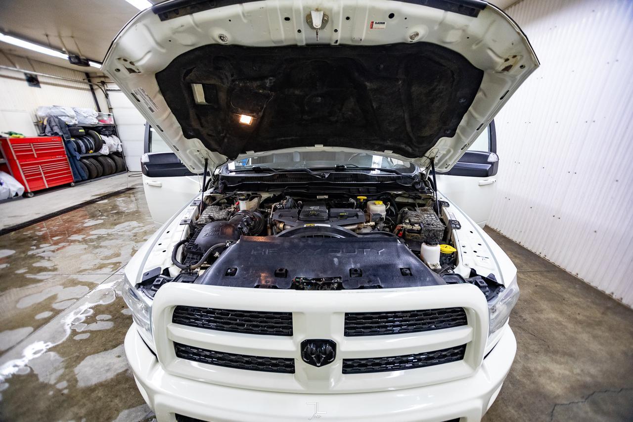 2017 Ram 3500 4x4 Mega Cab Laramie Diesel AISIN Leather Roof Nav BCam Red Deer AB