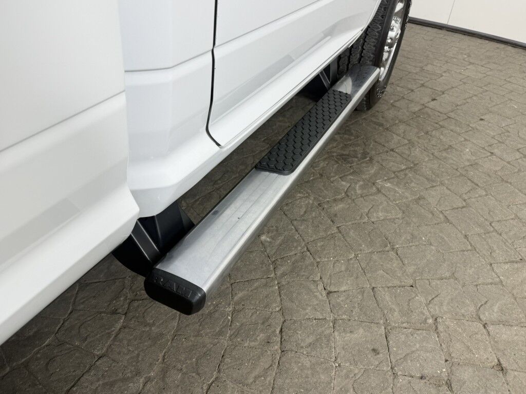 2017 Ram 3500 SLT 4x4 Reg Cab 6.4L Hemi 8' Box Maumee OH