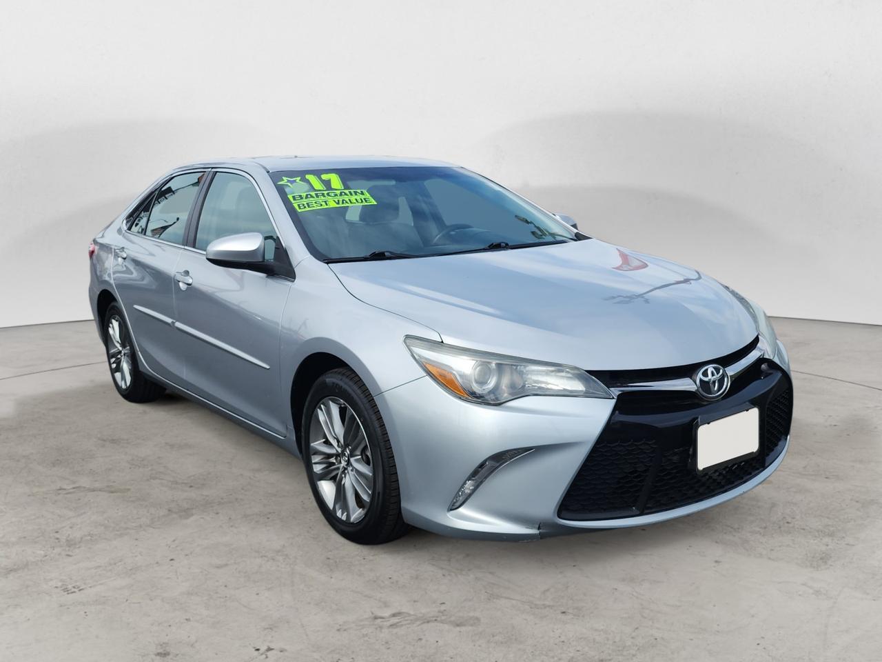 2017 Toyota Camry SE's photo