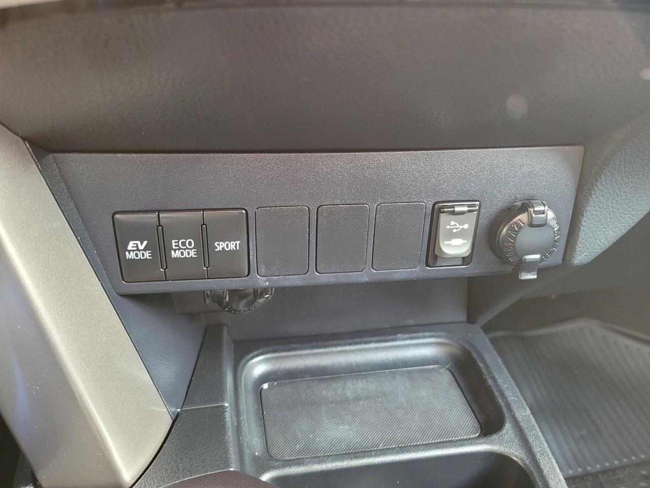 2017 TOYOTA RAV4 HYBRID XLE Roseville CA